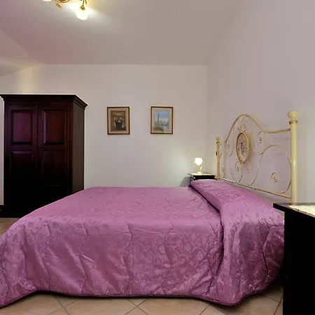 Stovali Da Lustrinu Farm stay